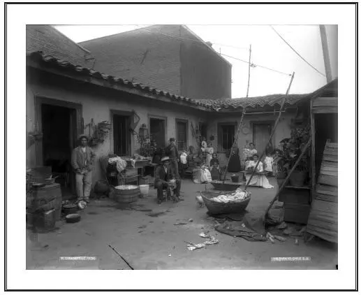 Panorama al interior de un conventillo en Valparaíso 1900 24 Detalles de - фото 3