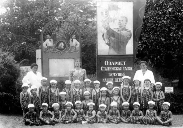 Детский сад Вечер Темно На столе горит свечка я сижу у мамы на коленях - фото 6