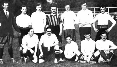 В 1914 году легендарная команда Британского клуба спорта прекратила свое - фото 320