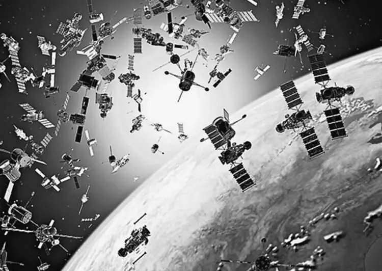 Постепенно на околоземных орбитах стали накапливаться остатки космических - фото 98