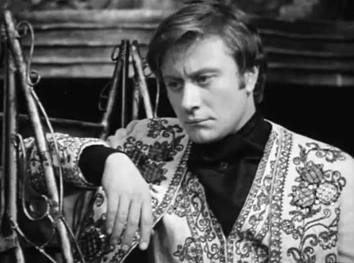 Андрей Миронов в роли Фигаро в спектакле Безумный день или Женитьба Фигаро - фото 96