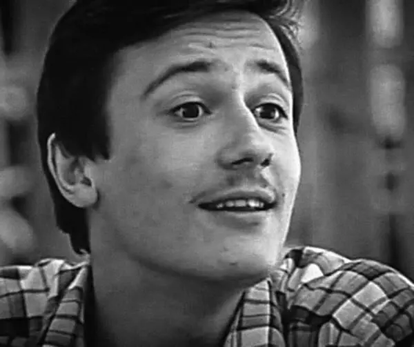 Олег Меньшиков в роли Костика в фильме Покровские ворота 1982 г В - фото 100