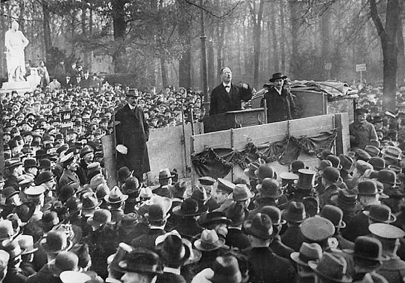 Ноябрьская революция в Германии Выступление Карла Либкнехта Декабрь 1918 г - фото 92