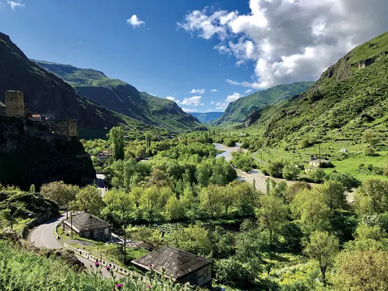 Die Landschaft in Georgien ist fast unschlagbar Nicht weit von der Grenze zu - фото 11