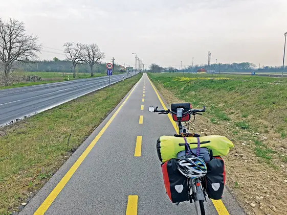 Schöne und endlose Radwege in Ungarn Erste Übernachtung unter freiem Himmel - фото 2