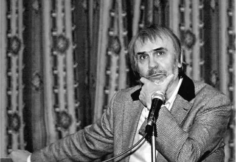 Очередная встреча с читателями Задумчивое выражение внимательных глаз Еще - фото 1