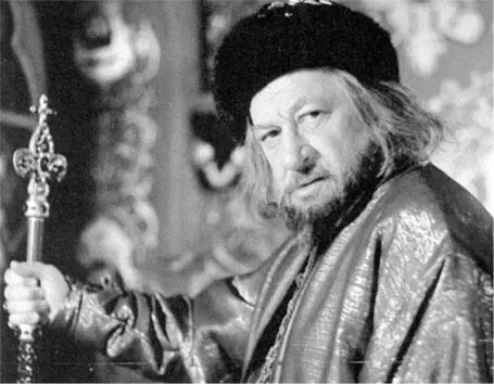 Евгений Евстигнеев Довольно часто актеры умирают после того как их убивают в - фото 32