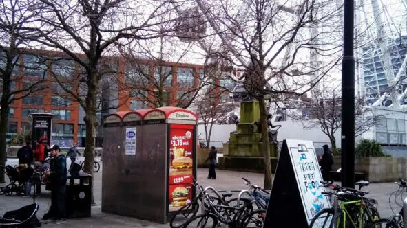Третья участница нашего танцевального Трио залипла на музыканте надолго За - фото 8