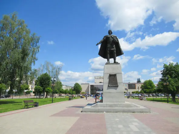 Рядом с памятником находится Дворец культуры России В 1812 году в составе - фото 2