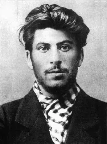 Иосиф Сталин в молодые годы в Киеве А ведь этото в данном случае Вас и - фото 97