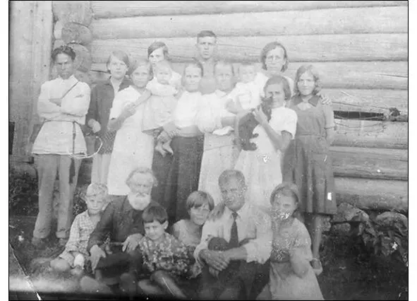 Семья Кудрявцевых Лудони 1937 г Курсант Ленинградской военновоздушной - фото 12