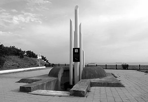 Мемориал Адмиралу Нахимову у мыса Дооб В 23 часа 12 минут подводный стальной - фото 98
