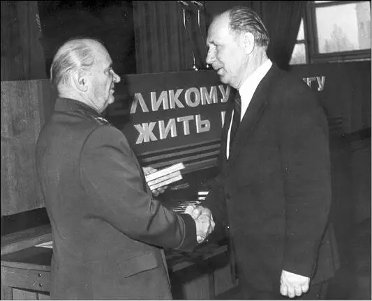 Начальник Главного разведывательного управления генерал армии Петр Ивашутин - фото 10