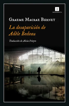 Graeme Macrae La desaparición de Adèle Bedeau обложка книги