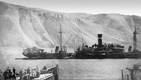 Разгрузка парохода Советская Латвия залив Креста 1946 г 16 июля 1946 года - фото 3