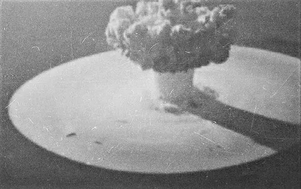 Взрыв торпеды Т5 в 1957 году История эта о личном опыте моего отца дважды в - фото 19