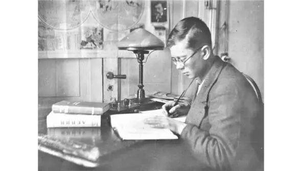 Брат Владимир 1936 год Петр и Михаил Милютин 1937 год - фото 18