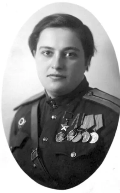Герой Советского Союза старший лейтенант ЛМ Павличенко Москва 1944 г Из - фото 19