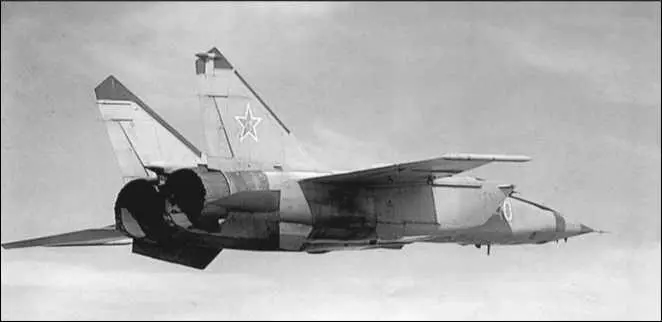 МиГ25Р детище КБ Микояна и Гуревича до конца 1970х годов не имел аналогов - фото 79