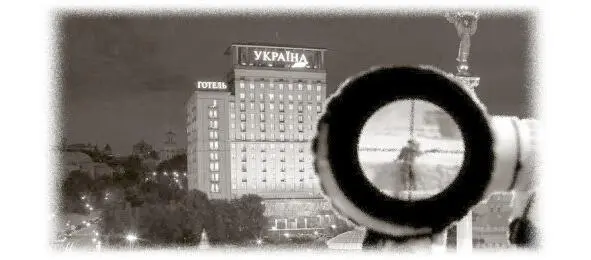Человекообразные охранники отсекали больных и убогих ещё при входе Они же - фото 9