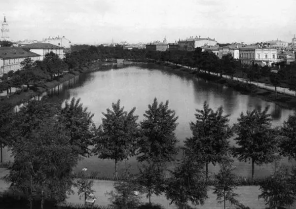 Чистые пруды в Москве Фото начала XX в От кошмаров Поганого пруда не осталось - фото 99