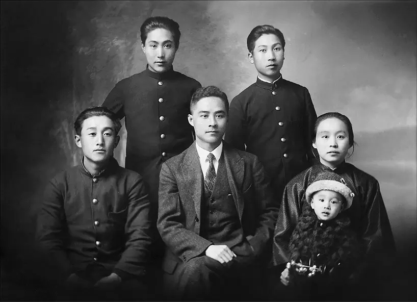 Chi Shiying Mitte unten seine Schwester Chi Jinghuan unten rechts mit - фото 9