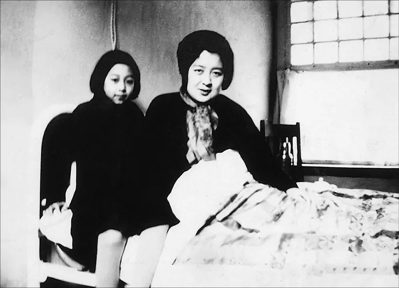 WestbergSanatorium bei Peking Chi 9 Jahre und MitPatientin Zhang sind gute - фото 6