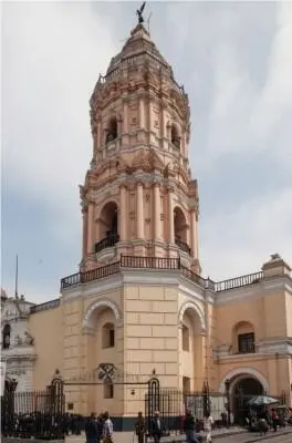 Figura 2 Torre del templo de Santo Domingo en Lima Fotografía de Martín Fabbri - фото 6