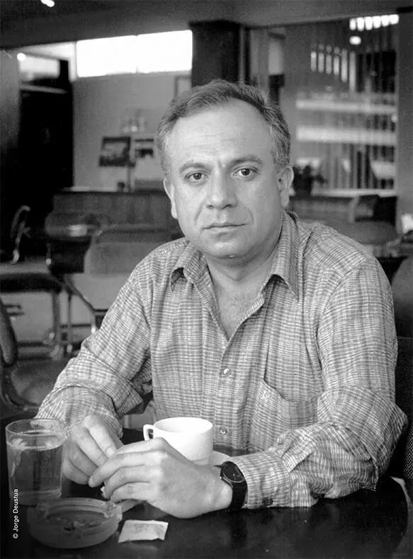 Ojos que miran las tinieblas Por Jorge Eslava Pocas voces son tan - фото 5