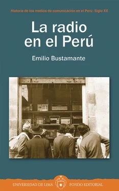 Emilio Bustamante La radio en el Perú обложка книги