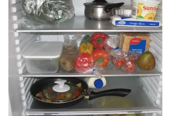 В первую очередь мы едим продукты которые находятся в нашем холодильнике на - фото 3