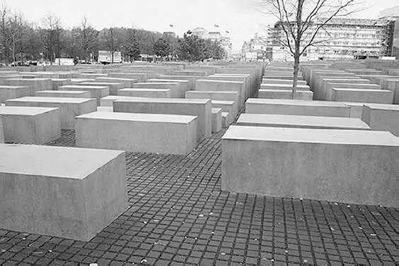 Abb 1 Peter Eisenman 1932 Denkmal für die ermordeten Juden Europas - фото 14