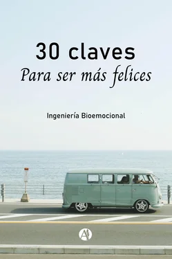 Sol Estefanía Peirano 30 claves para ser más felices обложка книги