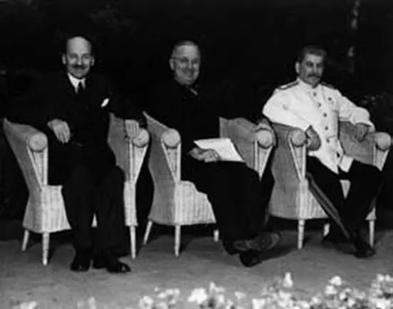 Сталин Эттли и Трумэн в Потсдаме 1945 г Корр Я бы не упустила случая - фото 14