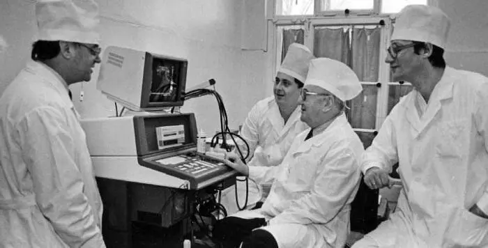 ЮНБогин с аппаратом УЗД4 отечественного производства1962 г Так - фото 6