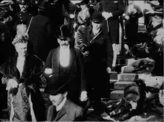 Proust vorn Mitte im Defilee bei der Hochzeit von Arman de Guiche Einzelbild - фото 14