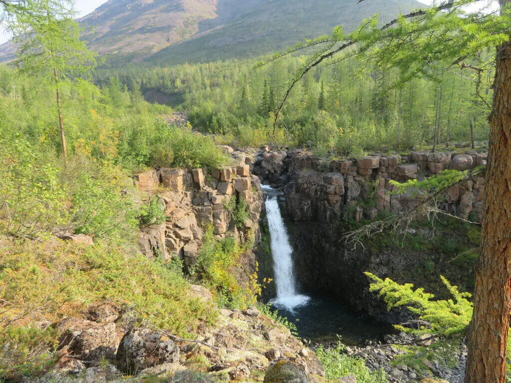 Водопад Босиком прошёл я воды Верхней Дынкенгды по дну Эх прекрасна же - фото 7