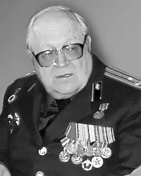 Родился в 1940 году в г Свердловске на Урале Военный журналист Окончил во - фото 5
