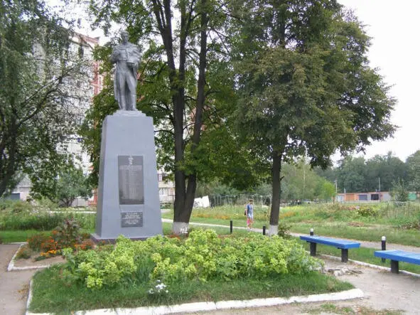 Памятник на братской могиле пограничников 94 погранотряда в г Лубны ЦАМО - фото 120