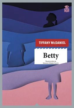 Tiffany McDaniel Betty обложка книги