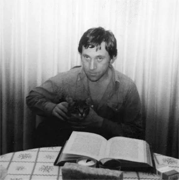 США 1976 год Не нравился мне век и люди в нем Не нравились и я зарылся в - фото 63