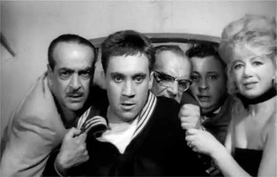 Кадр из кинофильма 713й просит посадку Ленинград 1961 год Высоцкого - фото 78