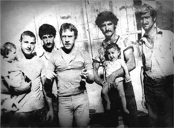 В гостях у семьи Исмаиловых Бухара 28 июля 1979 г За год до своей кончины - фото 107