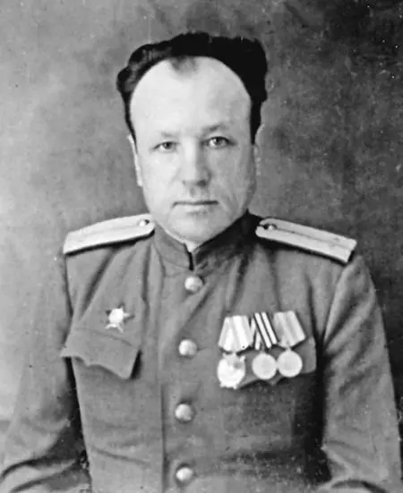 Лейтенант Рабочекрестьянской милиции М Сахончик 1937 г Старший сержант - фото 3