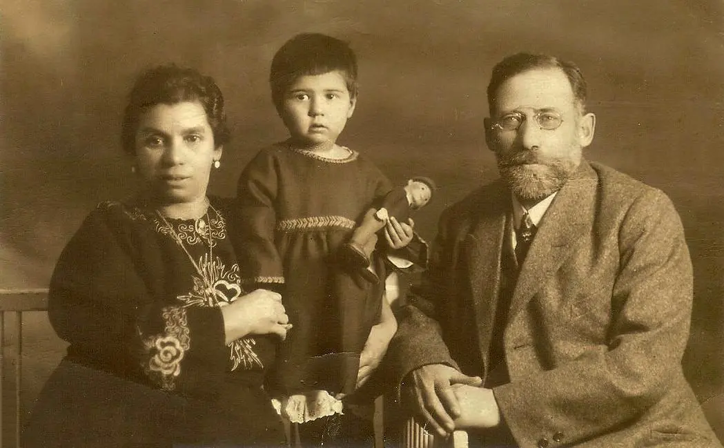 Берлин 7 декабря 1921 г Дедушка и бабушка взяли меня с собой в Берлин куда - фото 2