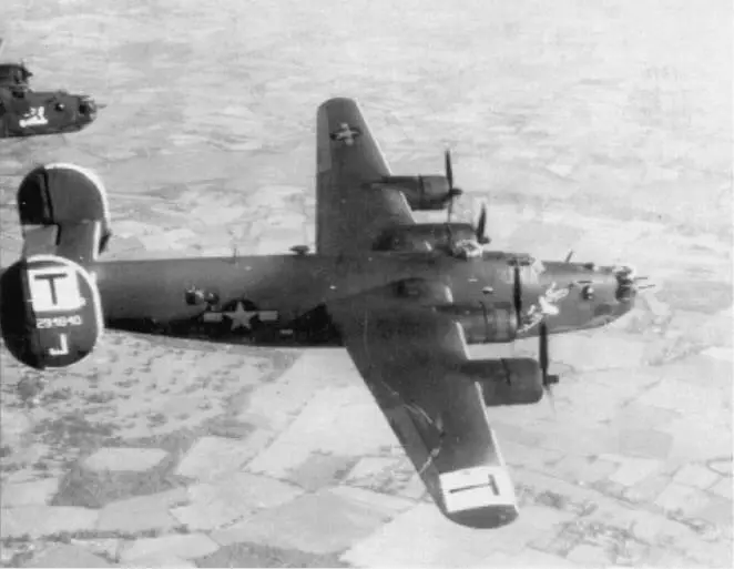 Бомбардировщик Либерейтор На Либерейторе не было видимых признаков - фото 51