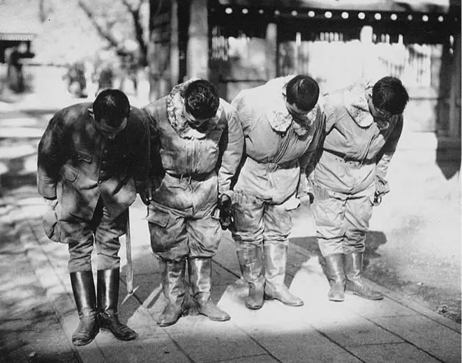 Камикадзе перед последним вылетом На цель следовало идти с открытыми глазами - фото 81