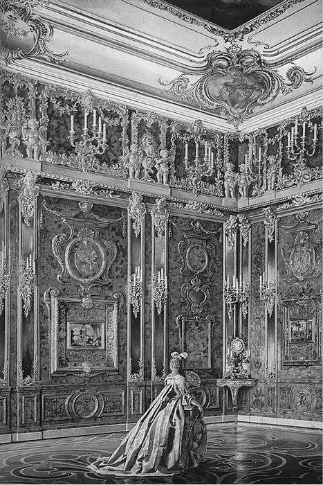 Так выглядела Янтарная комната в XVIII в Янтарная комната оказалась в - фото 94