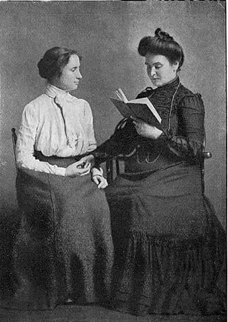Fräulein SullivanSullivan Anne liest Helen KellerKeller Helen vor indem sie - фото 14