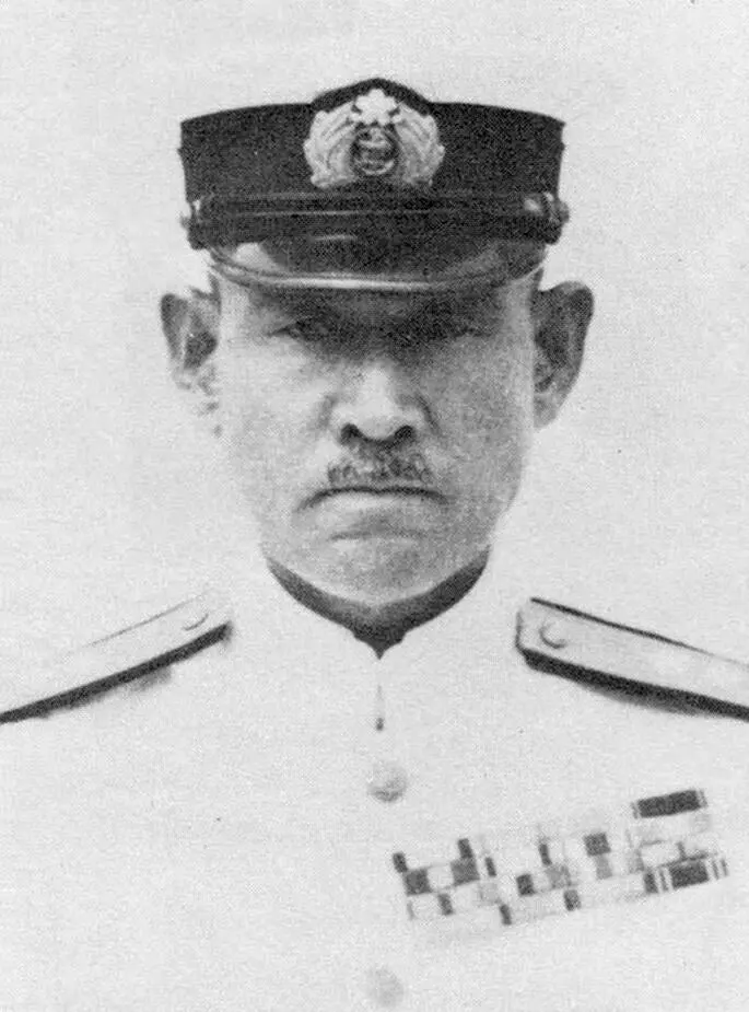 Командующий 4м флотом вицеадмирал Иноуэ Сигэёси По плану операция начиналась - фото 3